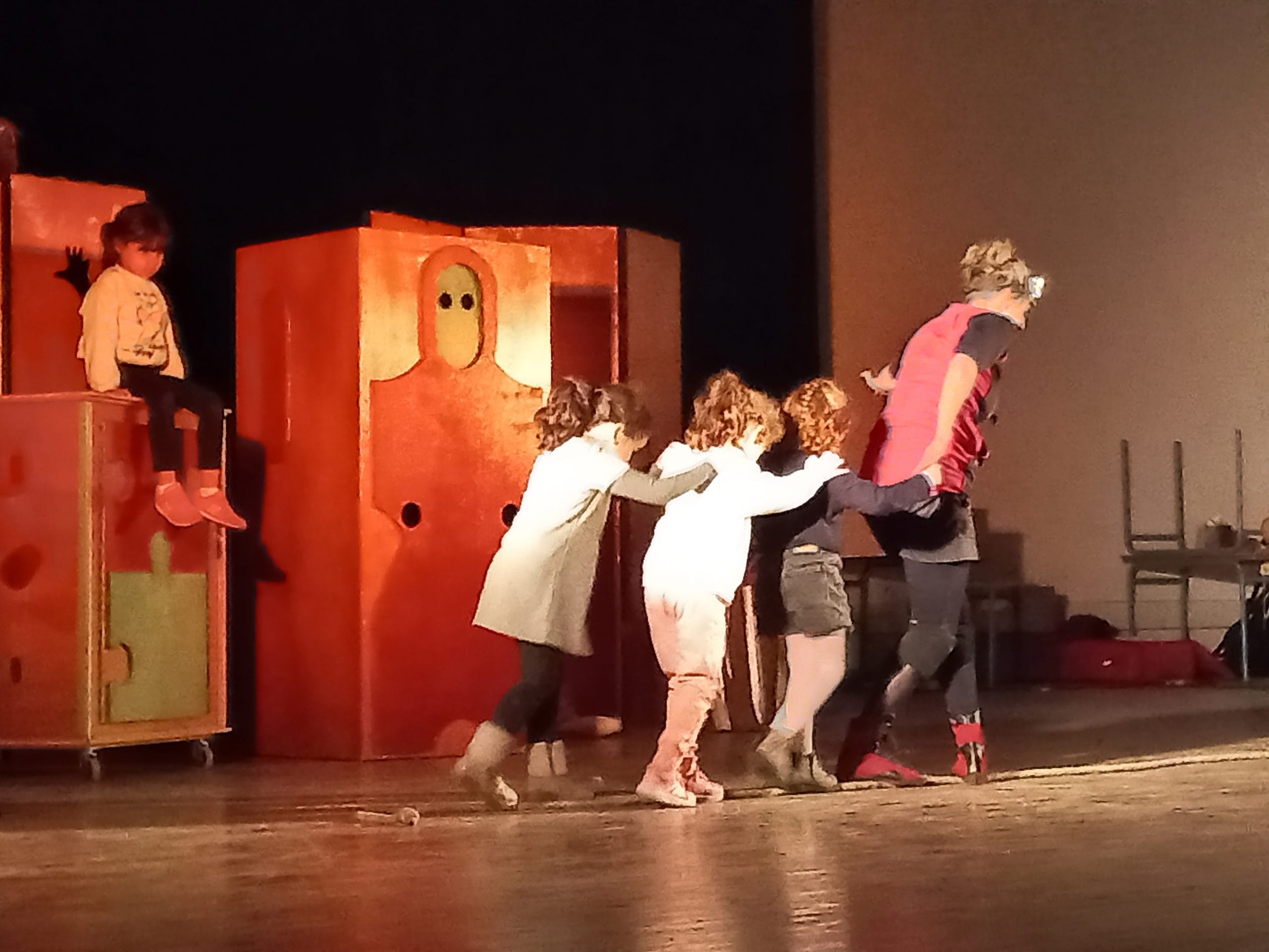 You are currently viewing Spectacle des Arts Vivants pour les classes de PS au CE1